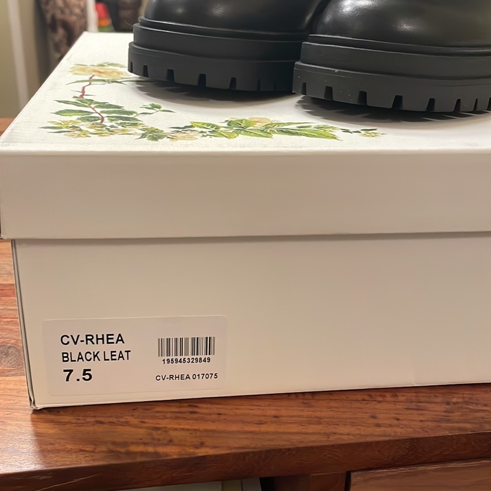 NIB Chelsea & Violet Rhea Studded Leather Lace-Up Buckle Combat Booties Size 7.5 - Picture 3 of 3